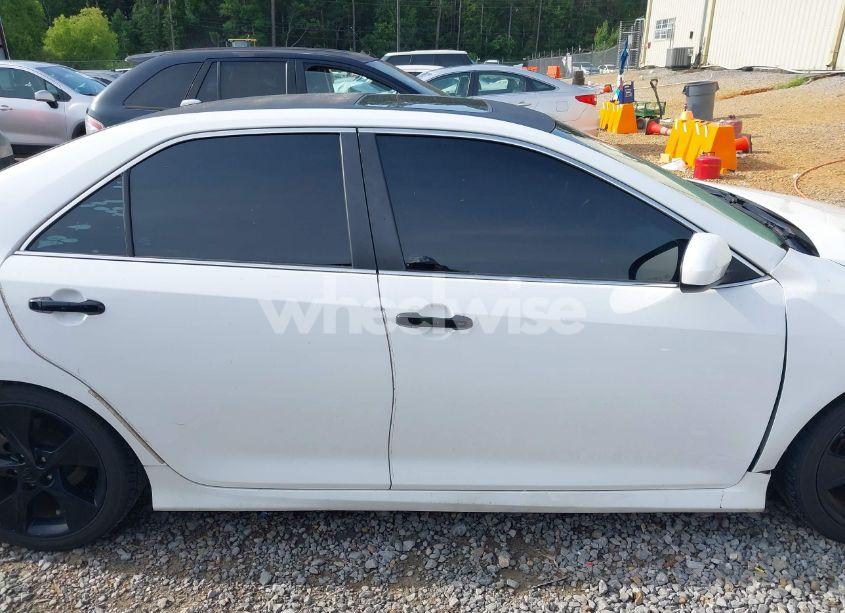 Photo 14 of 2014 Toyota Camry SE V6/XLE V6 (VIN 4T1BK1FK3EU027528)