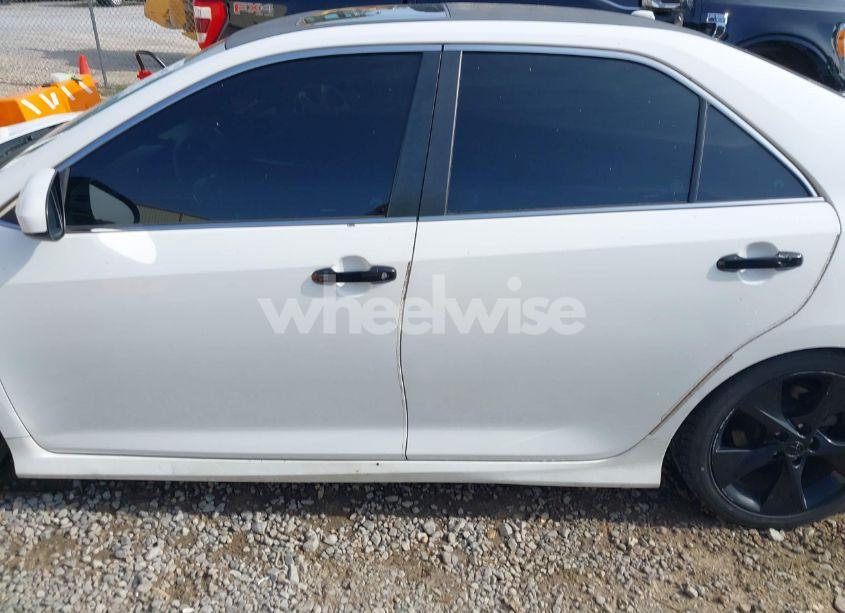 Photo 15 of 2014 Toyota Camry SE V6/XLE V6 (VIN 4T1BK1FK3EU027528)