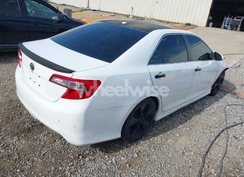 Photo 4 of 2014 Toyota Camry SE V6/XLE V6 (VIN 4T1BK1FK3EU027528)