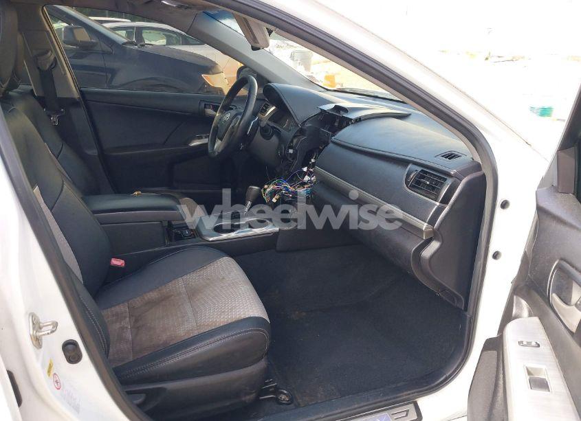 Photo 5 of 2014 Toyota Camry SE V6/XLE V6 (VIN 4T1BK1FK3EU027528)