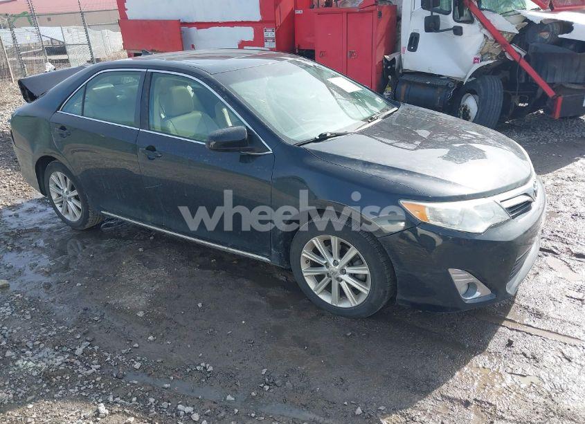 2014 Toyota Camry XLE V6 (VIN 4T1BK1FK3EU537670) main photo