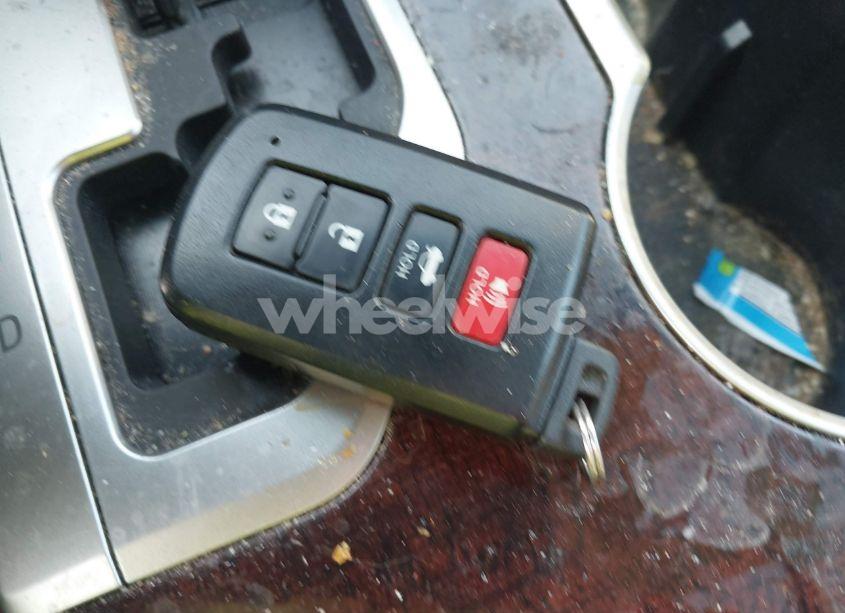 Photo 11 of 2014 Toyota Camry XLE V6 (VIN 4T1BK1FK3EU537670)