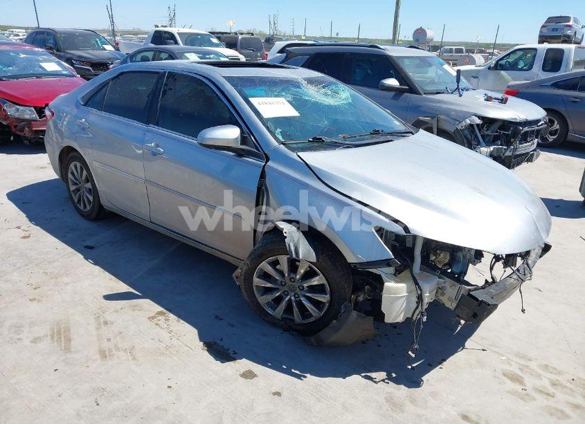 2015 Toyota Camry XLE V6 (VIN 4T1BK1FK3FU562859) main photo