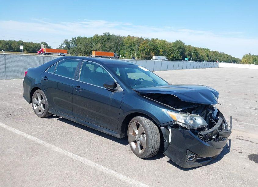 2014 Toyota Camry SE V6 (VIN 4T1BK1FK4EU548080) main photo