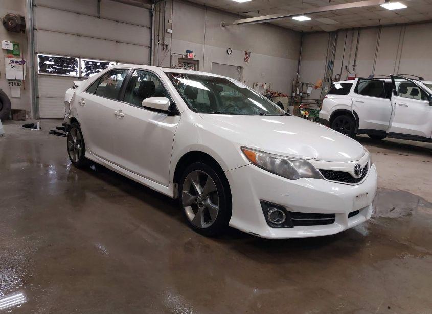 2014 Toyota Camry SE V6 (VIN 4T1BK1FK5EU553191) main photo