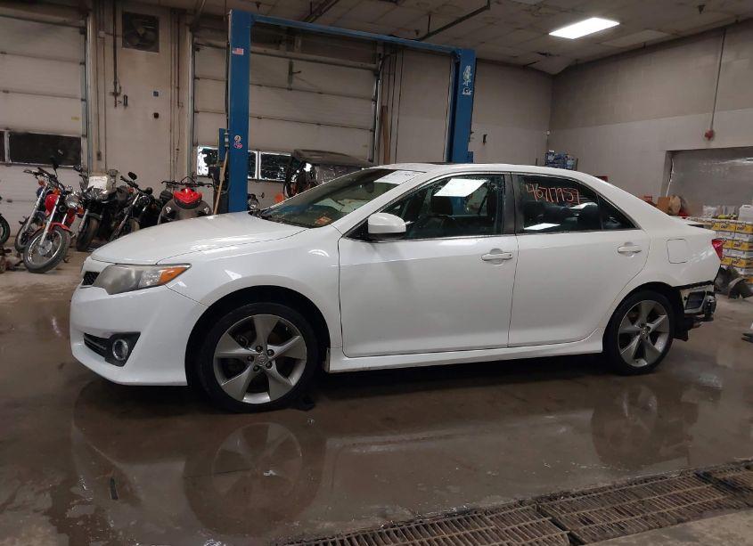 Photo 15 of 2014 Toyota Camry SE V6 (VIN 4T1BK1FK5EU553191)