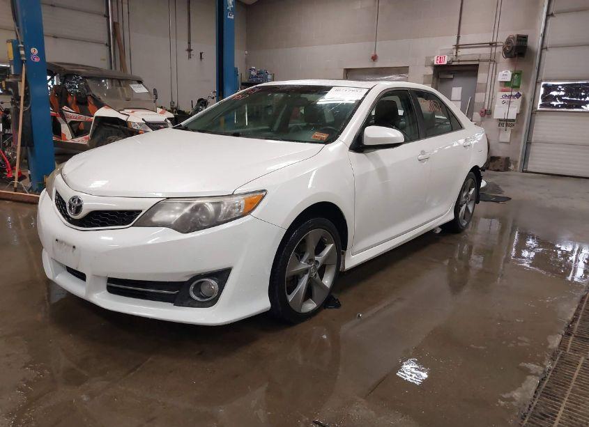 Photo 2 of 2014 Toyota Camry SE V6 (VIN 4T1BK1FK5EU553191)