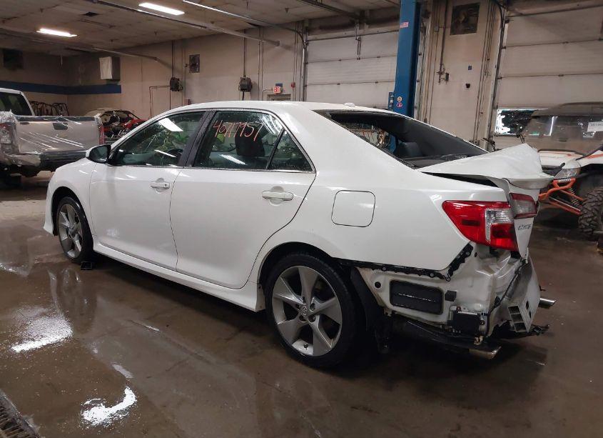 Photo 3 of 2014 Toyota Camry SE V6 (VIN 4T1BK1FK5EU553191)