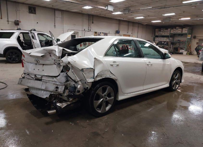 Photo 4 of 2014 Toyota Camry SE V6 (VIN 4T1BK1FK5EU553191)