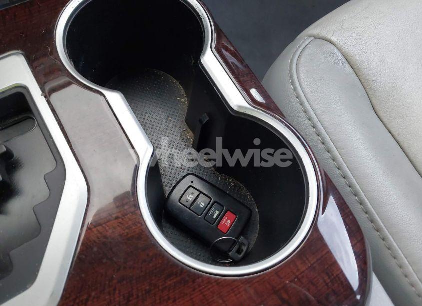 Photo 11 of 2012 Toyota Camry XLE V6 (VIN 4T1BK1FK6CU524943)