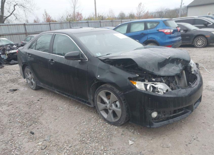 2014 Toyota Camry SE V6 (VIN 4T1BK1FK6EU542510) main photo