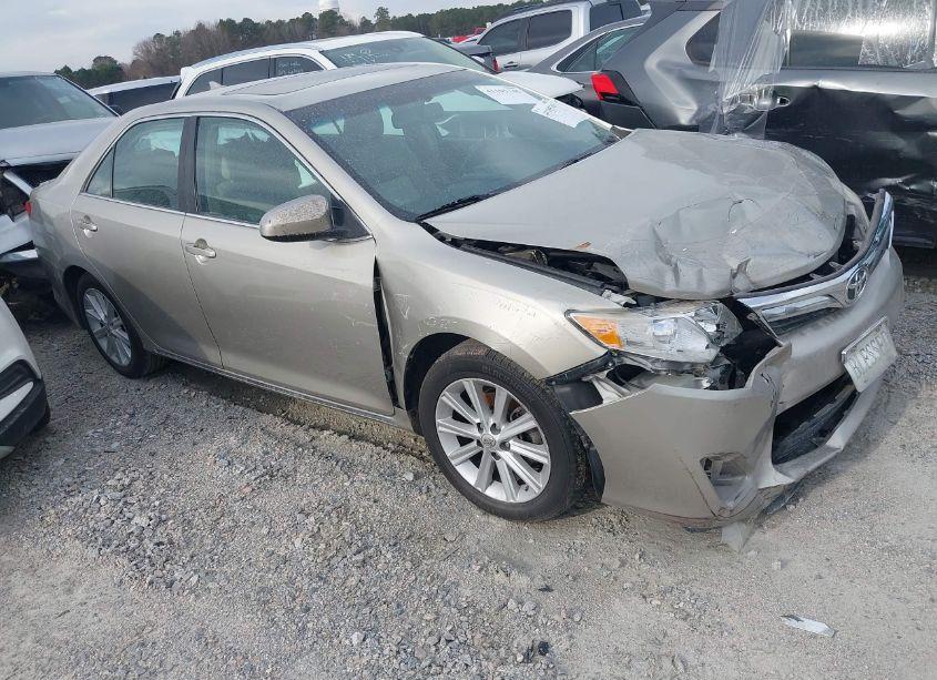 2014 Toyota Camry XLE V6 (VIN 4T1BK1FK6EU543611) main photo