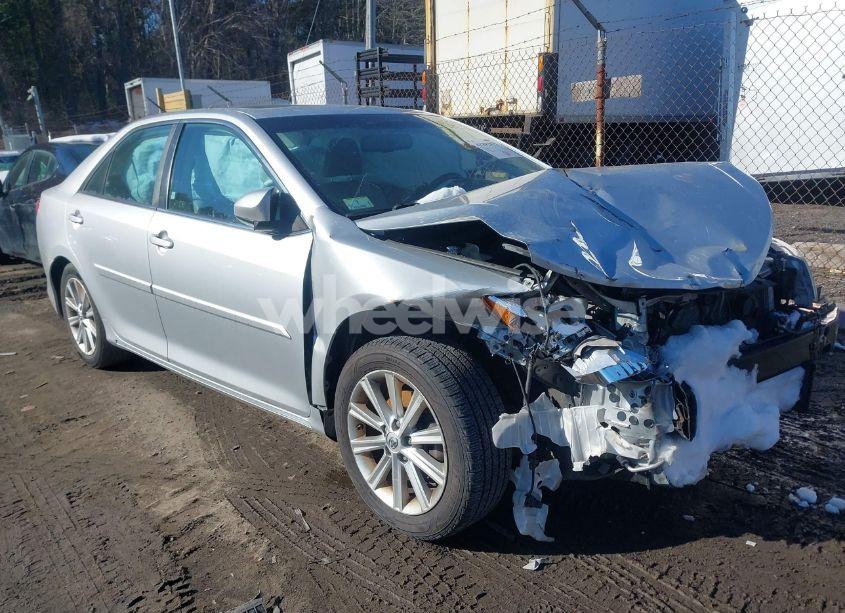 2014 Toyota Camry XLE V6 (VIN 4T1BK1FK6EU548176) main photo