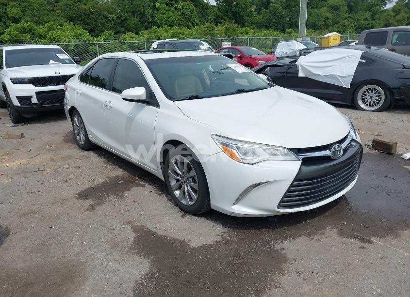 2016 Toyota Camry XLE V6 (VIN 4T1BK1FK6GU576398) main photo