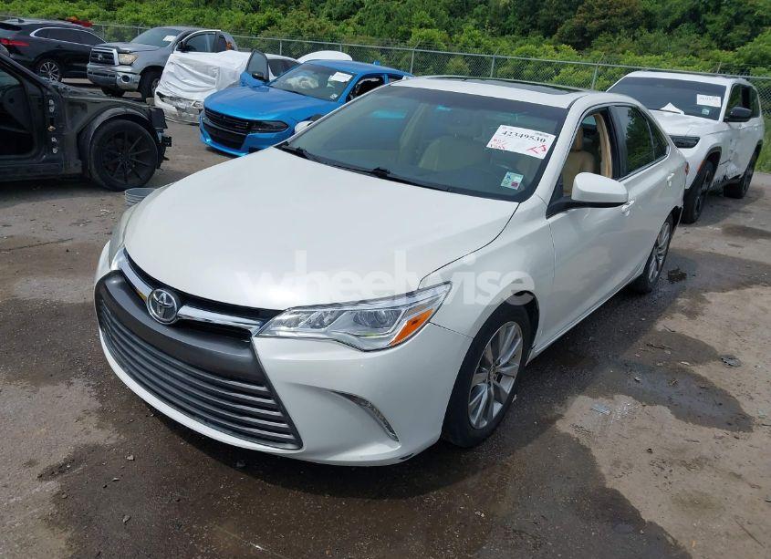 Photo 2 of 2016 Toyota Camry XLE V6 (VIN 4T1BK1FK6GU576398)
