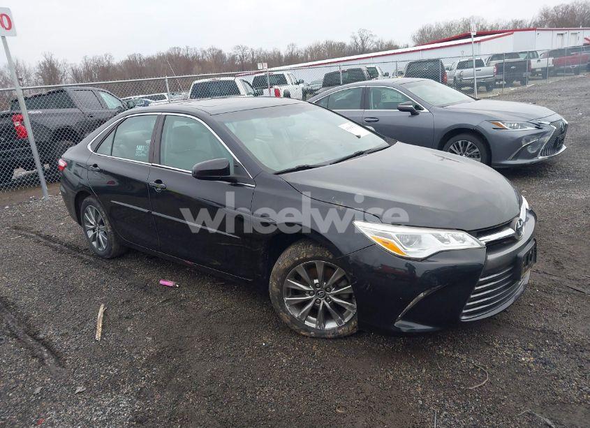 2017 Toyota Camry XLE V6 (VIN 4T1BK1FK6HU579531) main photo