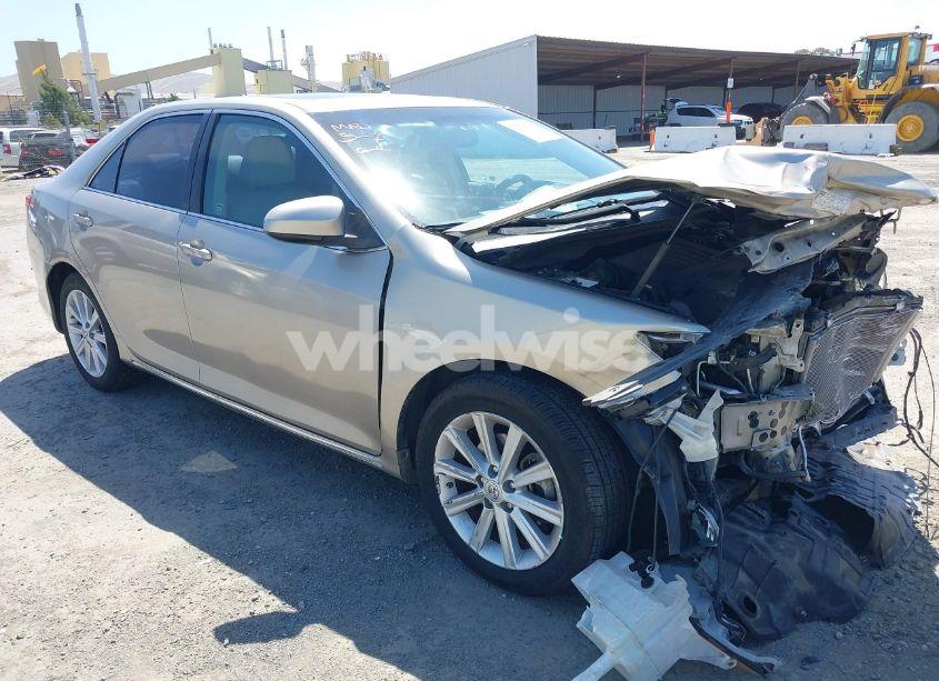 2014 Toyota Camry XLE V6 (VIN 4T1BK1FK7EU540443) main photo