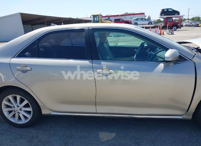 Photo 14 of 2014 Toyota Camry XLE V6 (VIN 4T1BK1FK7EU540443)