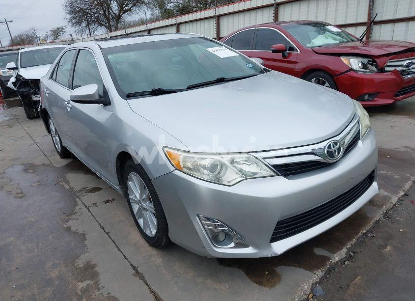 2014 Toyota Camry XLE V6 (VIN 4T1BK1FK7EU540975) main photo