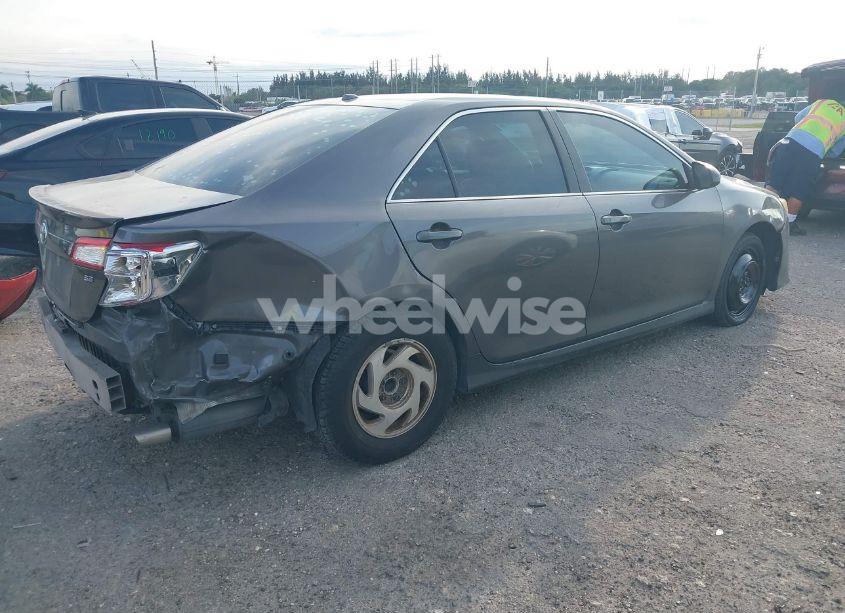 Photo 4 of 2014 Toyota Camry SE V6 (VIN 4T1BK1FK7EU541415)
