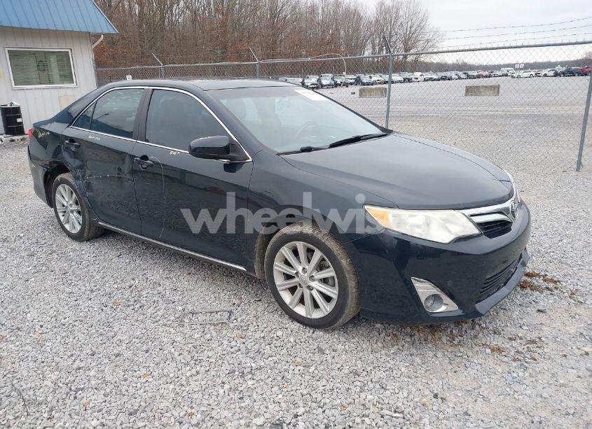 2014 Toyota Camry XLE V6 (VIN 4T1BK1FK7EU548333) main photo