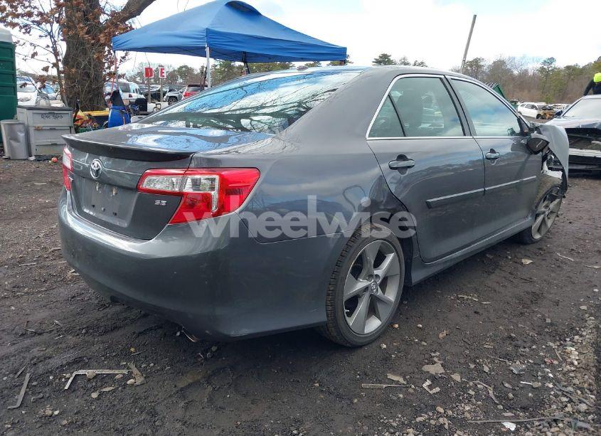 Photo 4 of 2014 Toyota Camry SE V6 (VIN 4T1BK1FK7EU549739)