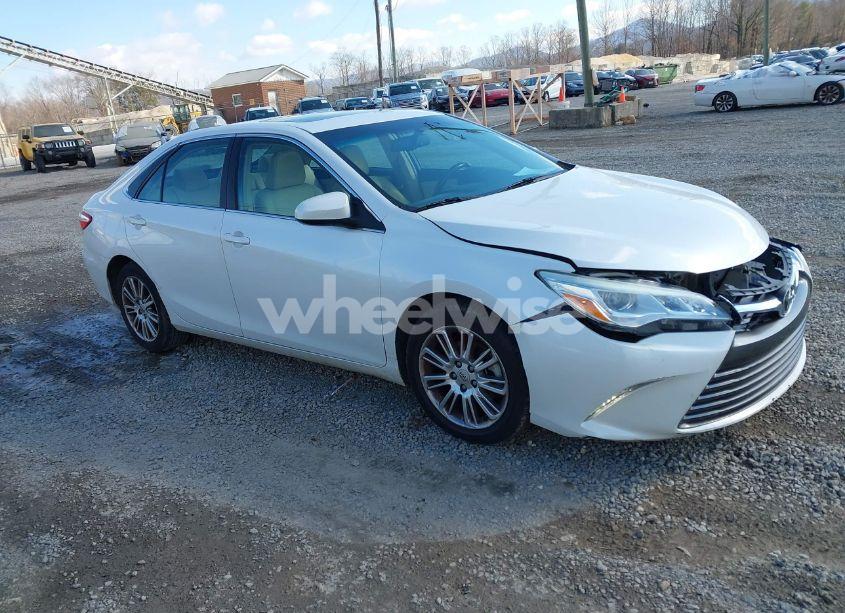 2015 Toyota Camry XLE V6 (VIN 4T1BK1FK7FU028716) main photo