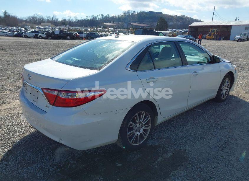 Photo 4 of 2015 Toyota Camry XLE V6 (VIN 4T1BK1FK7FU028716)