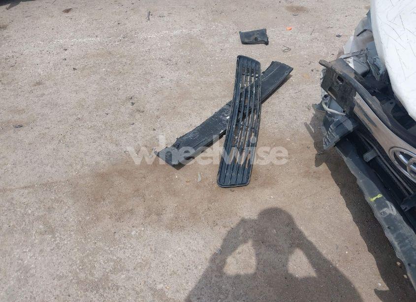 Photo 12 of 2012 Toyota Camry XLE V6 (VIN 4T1BK1FK8CU523132)