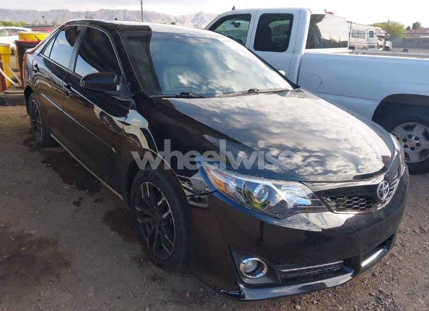 2013 Toyota Camry XLE V6 (VIN 4T1BK1FK8DU527697) main photo