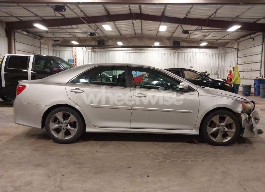 Photo 13 of 2014 Toyota Camry SE (VIN 4T1BK1FK8EU024835)