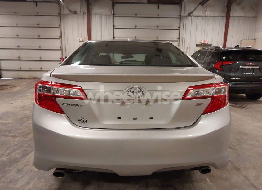Photo 16 of 2014 Toyota Camry SE (VIN 4T1BK1FK8EU024835)