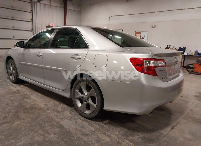 Photo 3 of 2014 Toyota Camry SE (VIN 4T1BK1FK8EU024835)