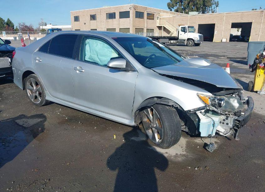 2014 Toyota Camry SE V6 (VIN 4T1BK1FK8EU025371) main photo