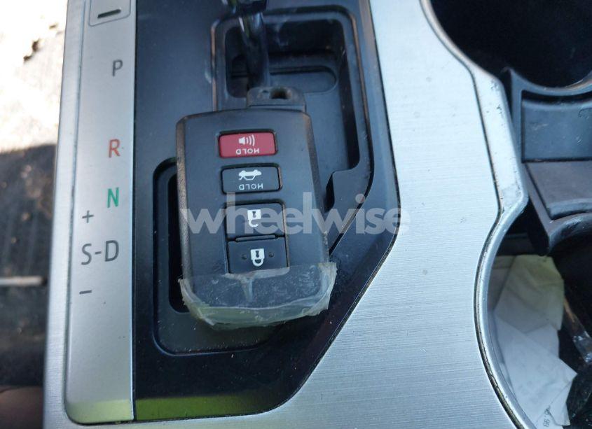 Photo 11 of 2014 Toyota Camry SE V6 (VIN 4T1BK1FK8EU025676)