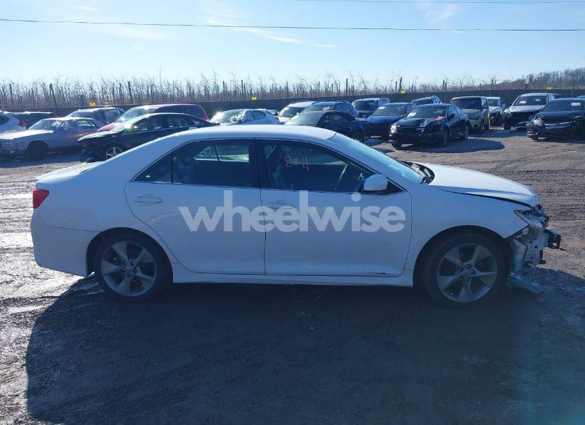 Photo 14 of 2014 Toyota Camry SE V6 (VIN 4T1BK1FK8EU025676)