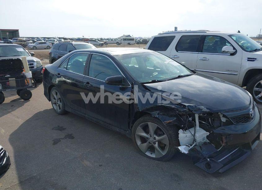 2014 Toyota Camry SE V6 (VIN 4T1BK1FK8EU547675) main photo