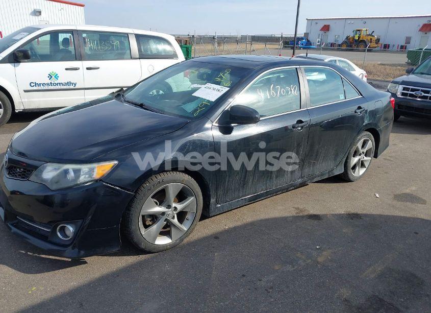 Photo 2 of 2014 Toyota Camry SE V6 (VIN 4T1BK1FK8EU547675)