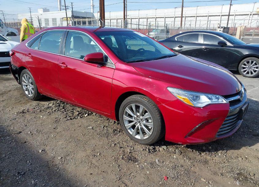 2016 Toyota Camry XLE V6 (VIN 4T1BK1FK8GU569310) main photo