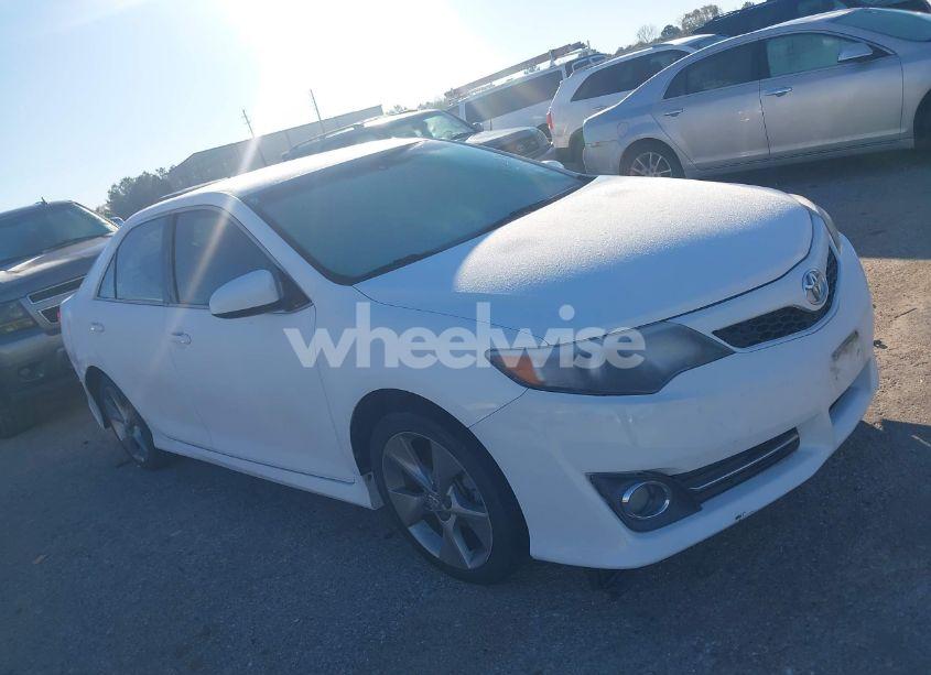 2013 Toyota Camry SE V6 (VIN 4T1BK1FK9DU020551) main photo