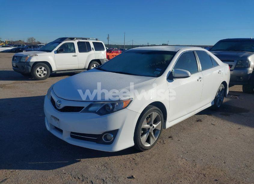 Photo 2 of 2013 Toyota Camry SE V6 (VIN 4T1BK1FK9DU020551)