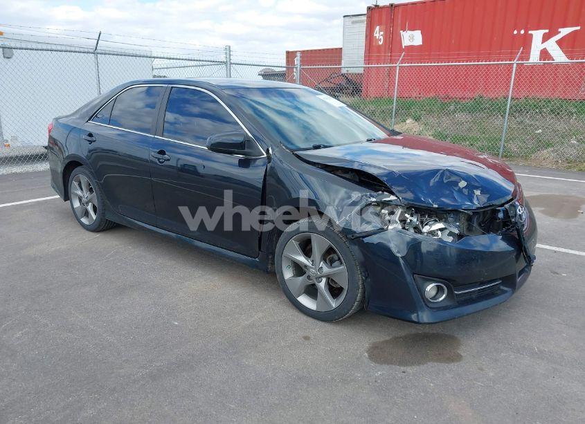 2014 Toyota Camry SE V6 (VIN 4T1BK1FK9EU542680) main photo