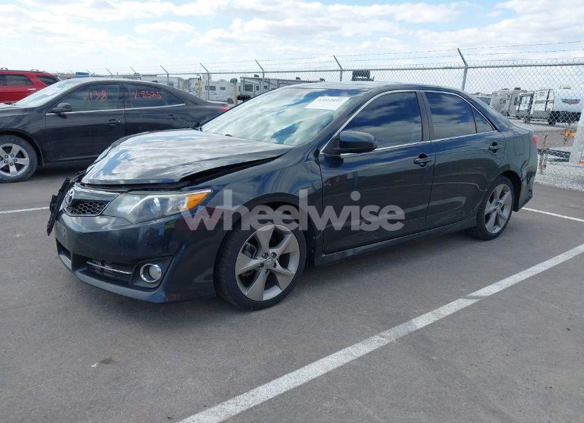 Photo 2 of 2014 Toyota Camry SE V6 (VIN 4T1BK1FK9EU542680)