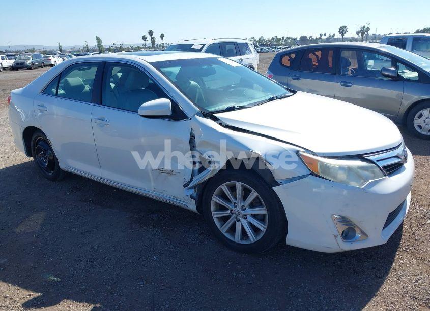 2014 Toyota Camry XLE V6 (VIN 4T1BK1FK9EU551380) main photo