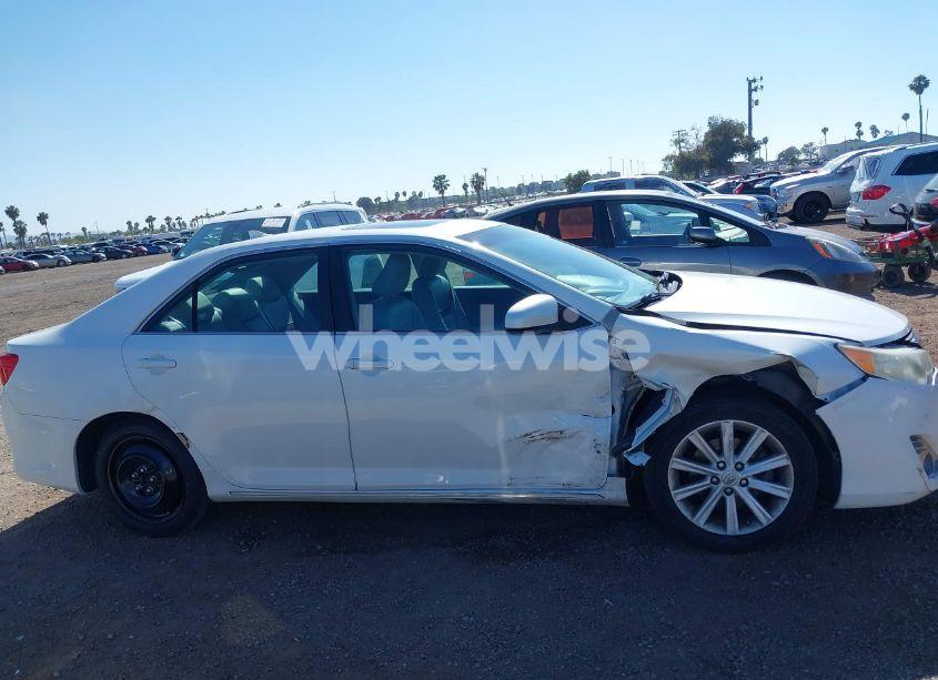 Photo 13 of 2014 Toyota Camry XLE V6 (VIN 4T1BK1FK9EU551380)