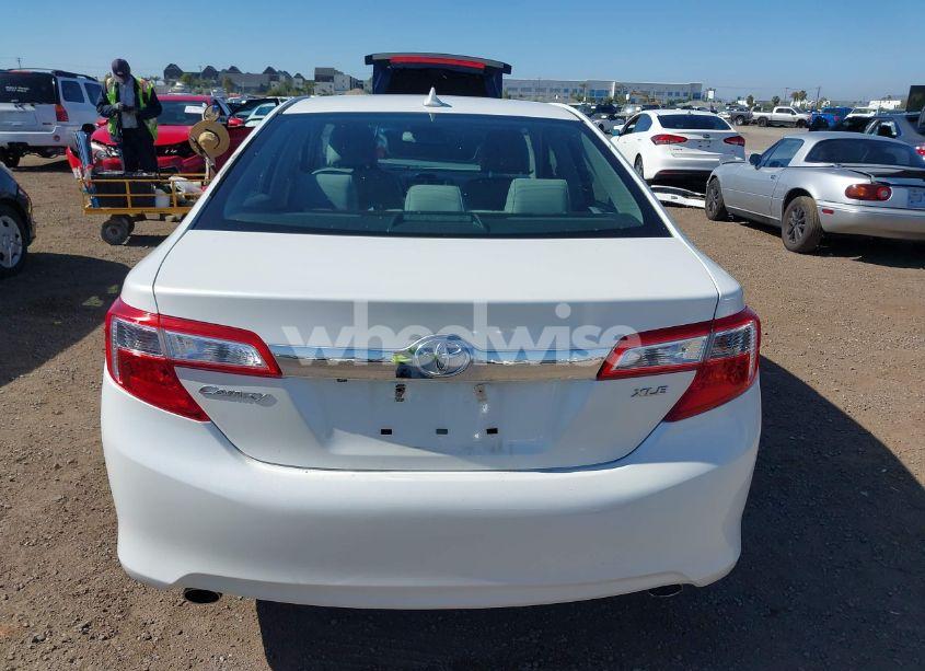 Photo 16 of 2014 Toyota Camry XLE V6 (VIN 4T1BK1FK9EU551380)