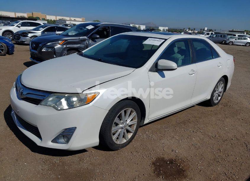 Photo 2 of 2014 Toyota Camry XLE V6 (VIN 4T1BK1FK9EU551380)