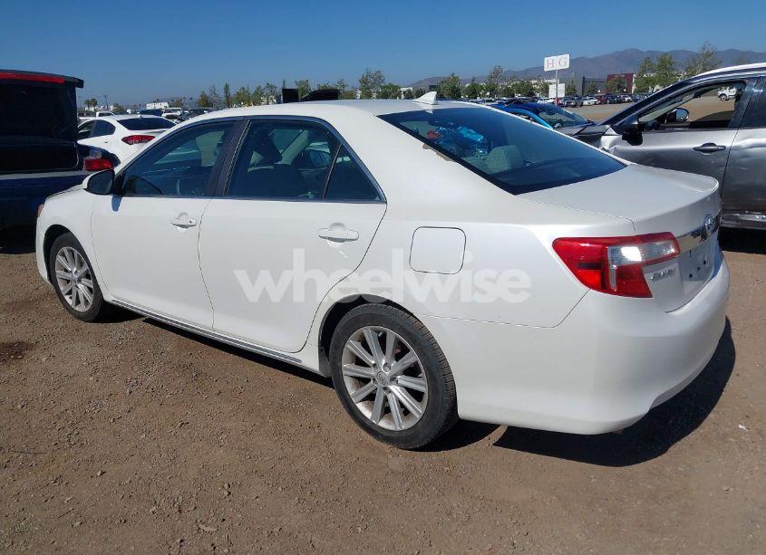 Photo 3 of 2014 Toyota Camry XLE V6 (VIN 4T1BK1FK9EU551380)