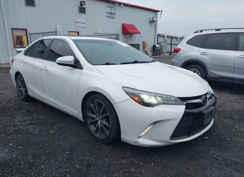 2015 Toyota Camry XSE V6 (VIN 4T1BK1FK9FU554040) main photo