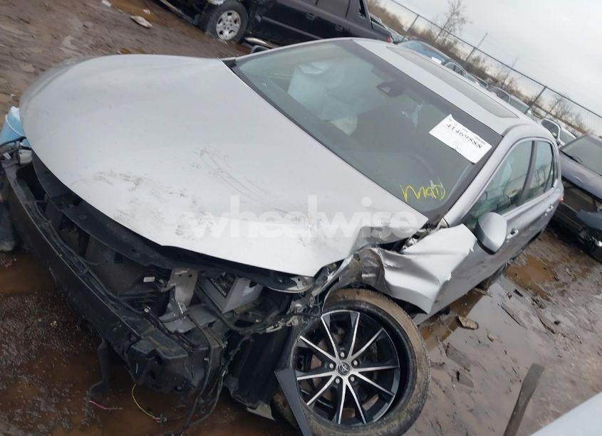 Photo 2 of 2016 Toyota Camry XSE V6 (VIN 4T1BK1FK9GU569347)